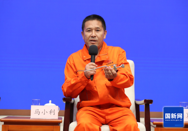 星火配资 中国铁建铁路建设者答海报新闻：破解世界级难题，也需要小创新、小发明