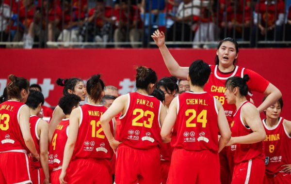 同花财富 中国女篮五大锋线已明朗！李梦两大替身领衔，宫鲁鸣放弃潘臻琦？